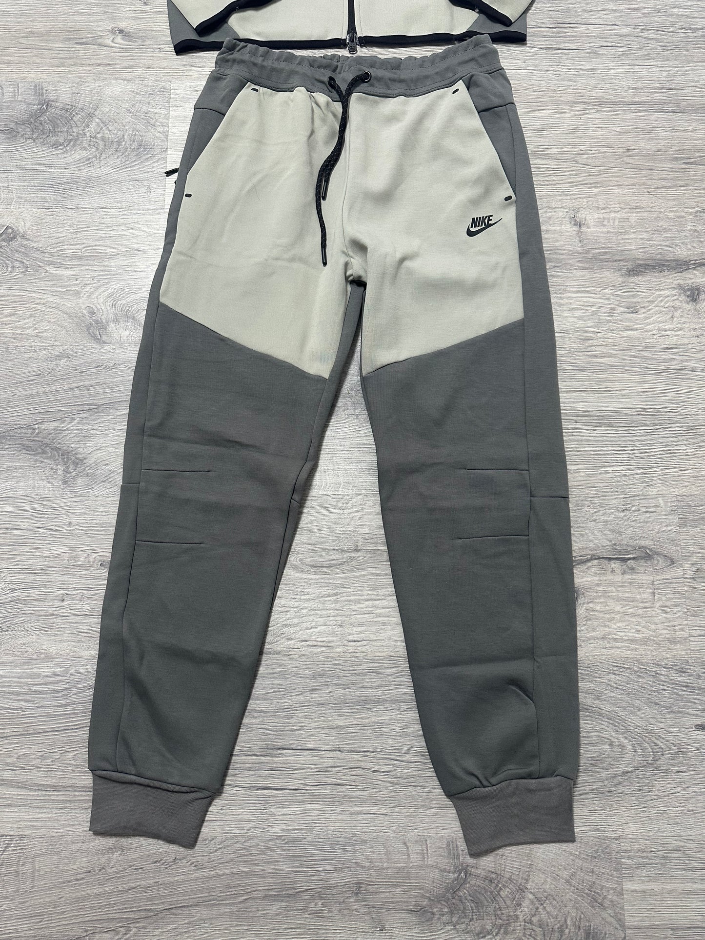 Trening Nike Tech culoare gri