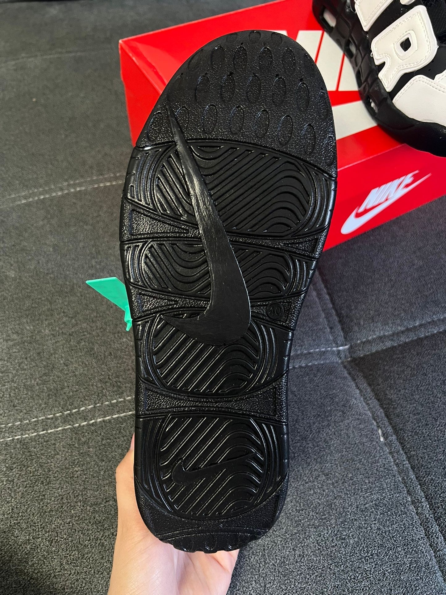 Adidași Nike Uptempo