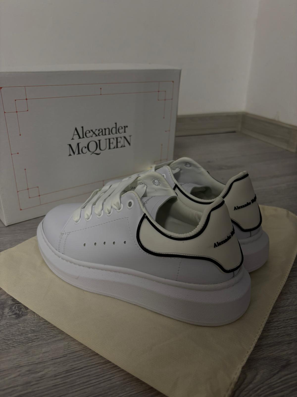 Adidași Alexander McQueen