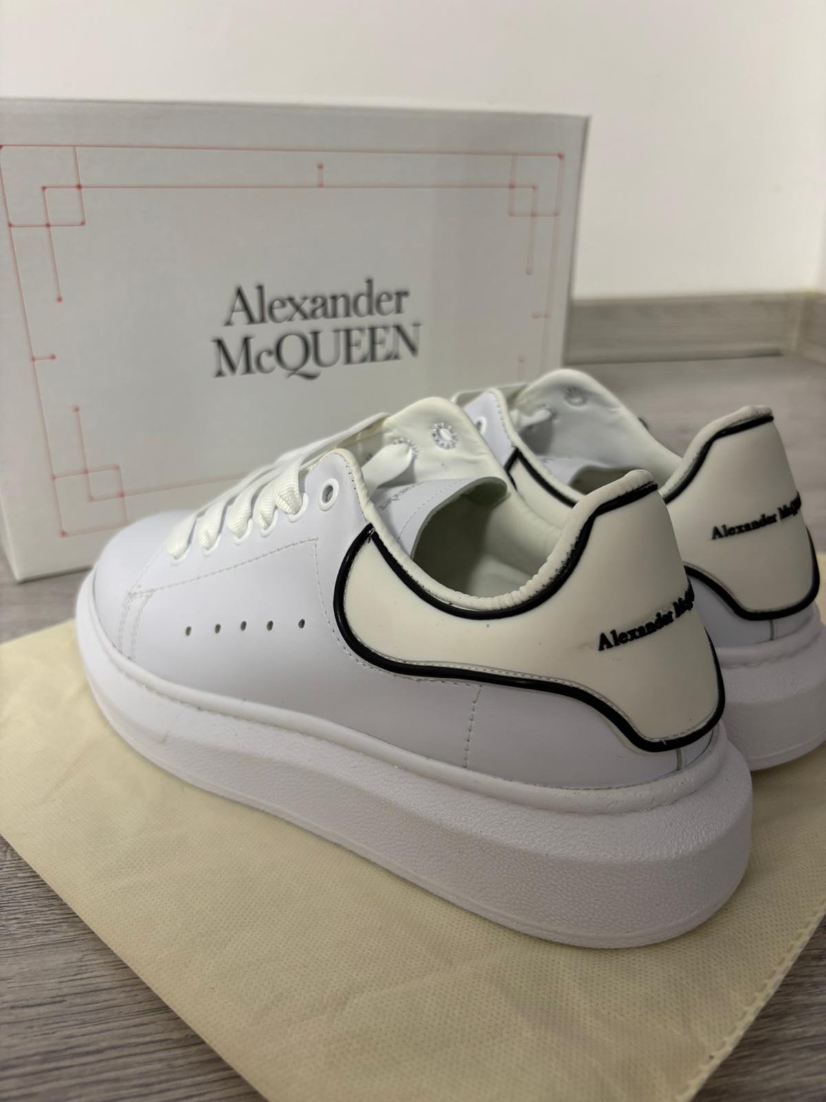 Adidași Alexander McQueen