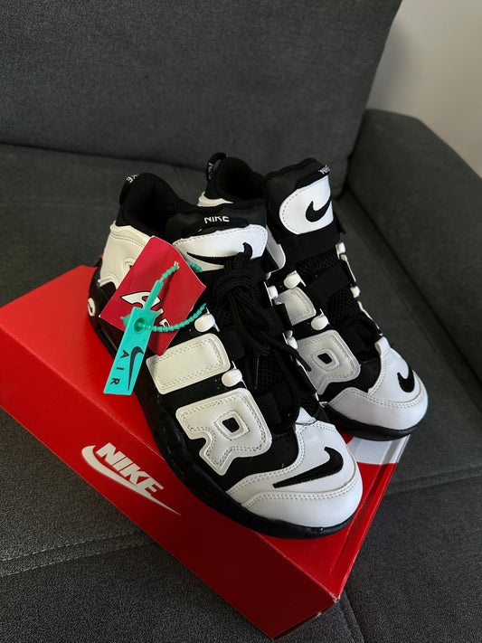 Adidași Nike Uptempo