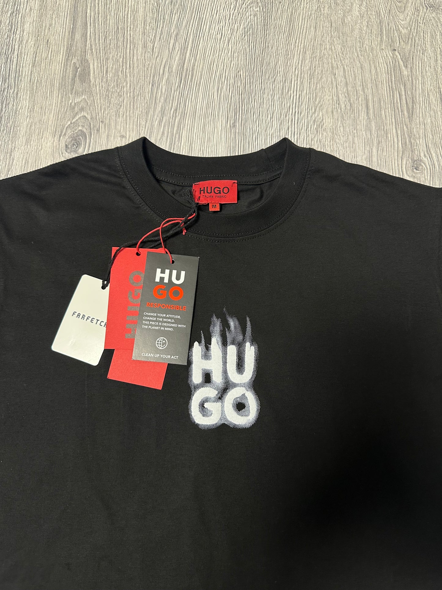 Tricou negru HUGO cu logo flame print – bărbați
