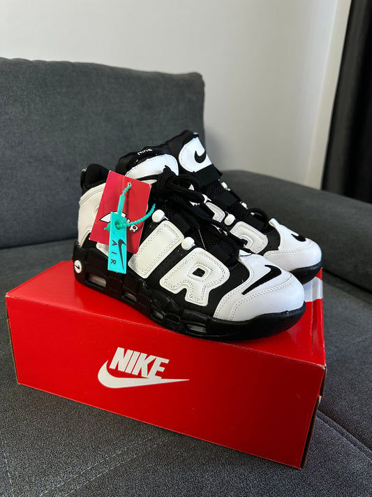 Adidași Nike Uptempo