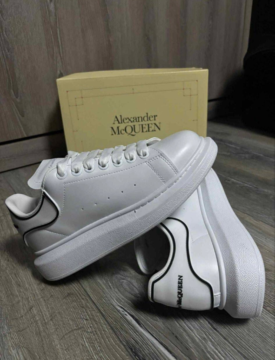 Adidași Alexander McQueen